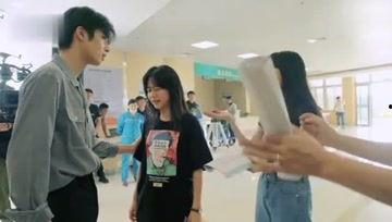 娱乐吃瓜小爱,揭秘娱乐圈那些不为人知的幕后故事